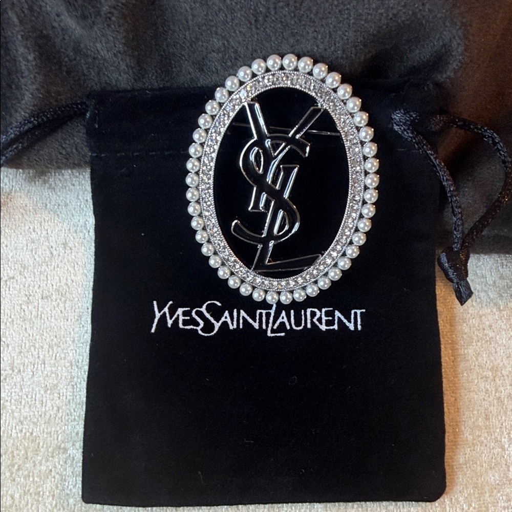 Vintage YSL Silver Tone Brooch with Crystals and Faux Pearls 2” - Picture 7 of 7